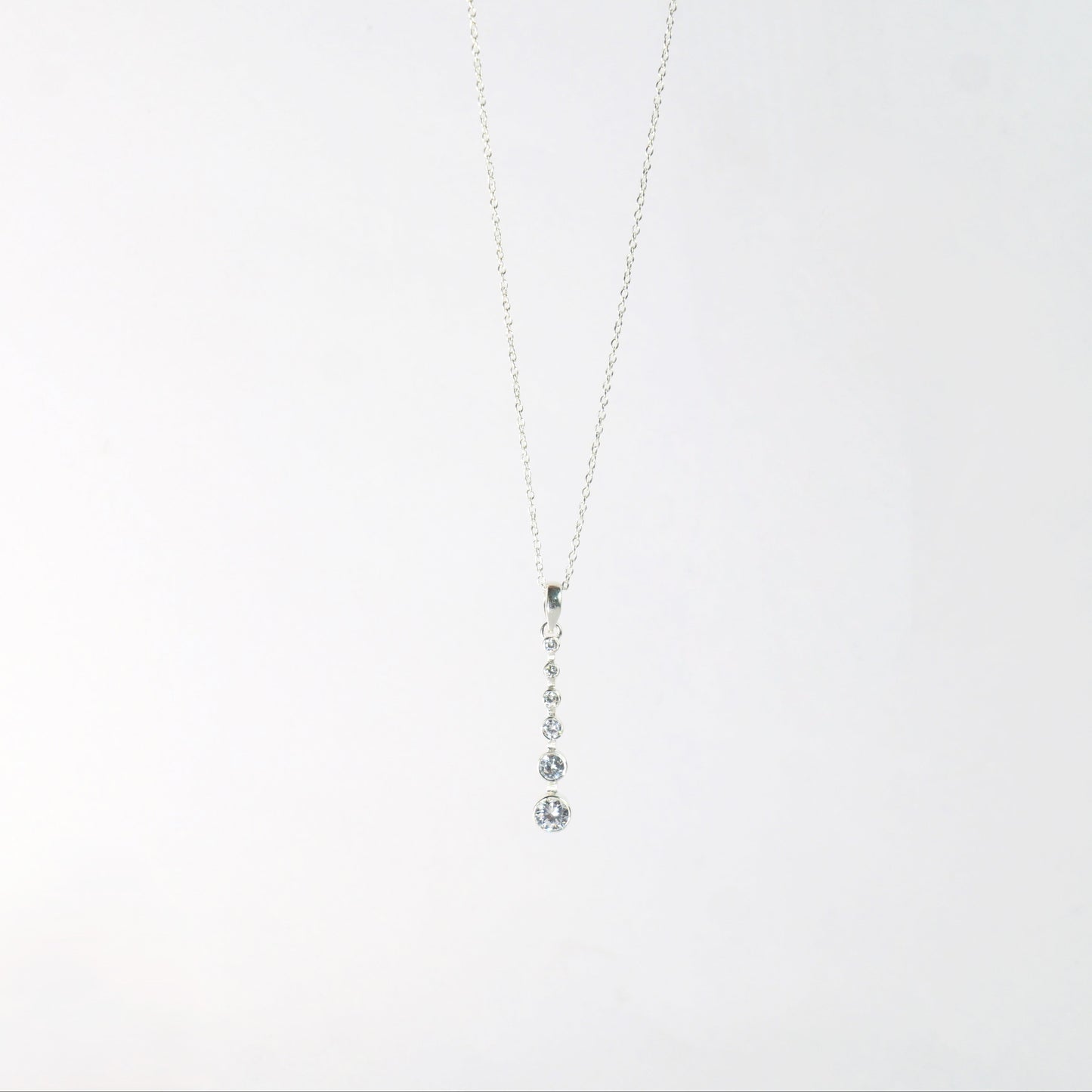 FALLING PENDANT- SILVER
