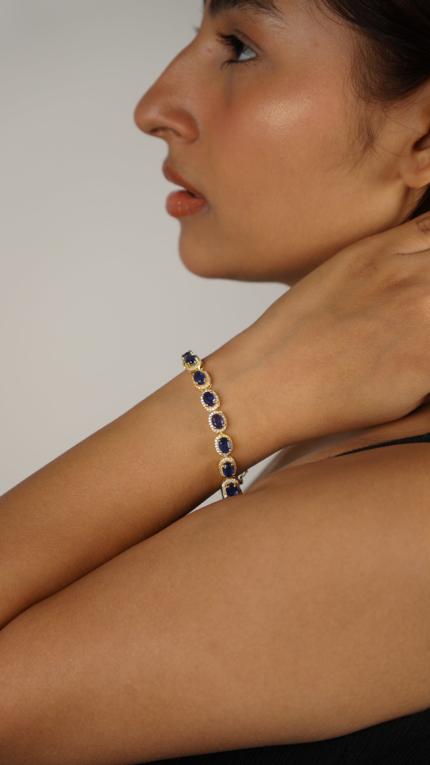 SIGNATURE OVAL BRACELET- TOPAZ(G)
