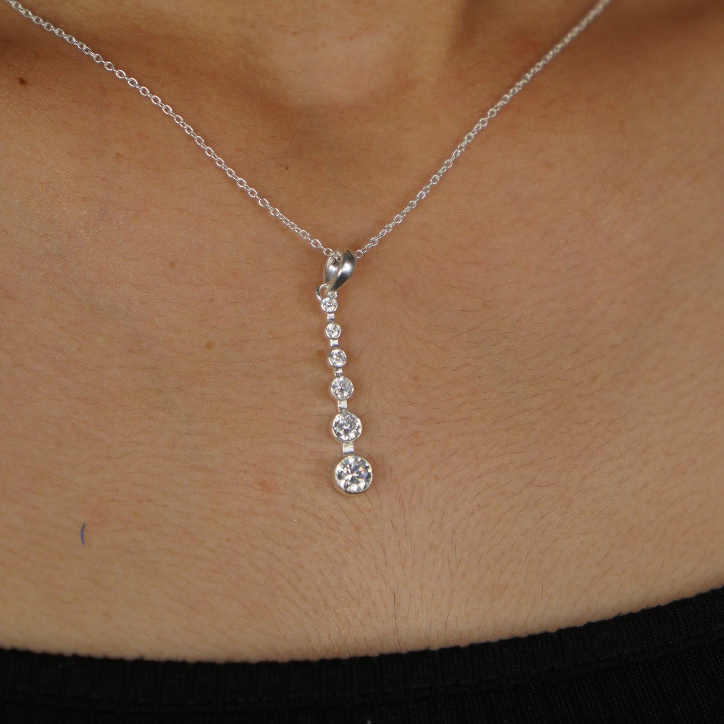 FALLING PENDANT- SILVER
