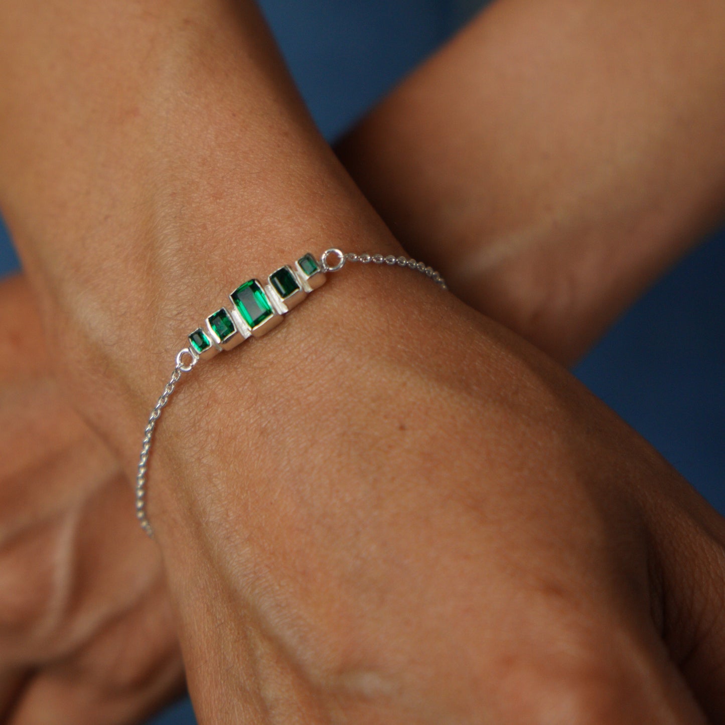 COLUMN BRACELET- EMERALD(S)