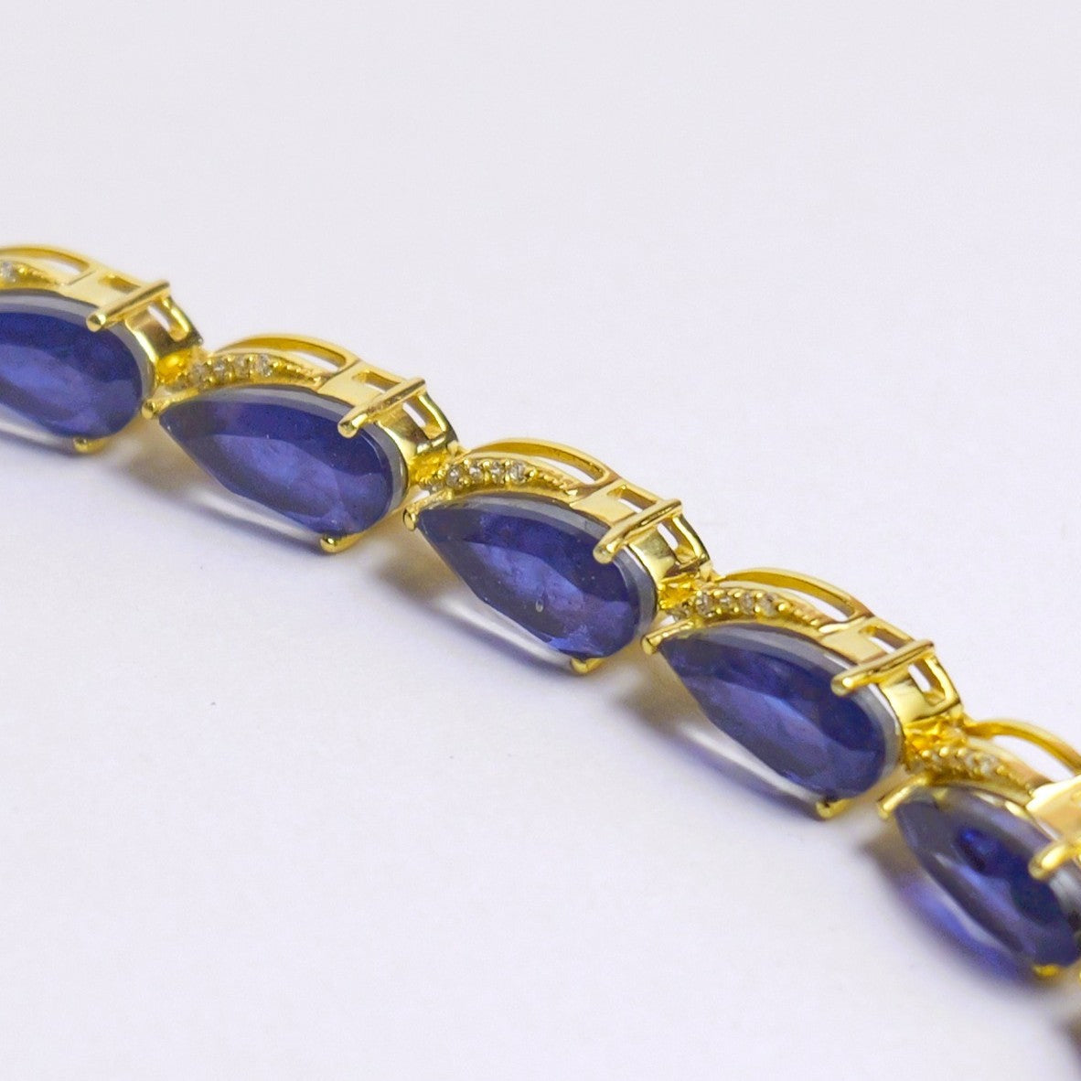 SIGNATURE TEARCUT BRACELET- TOPAZ(G)