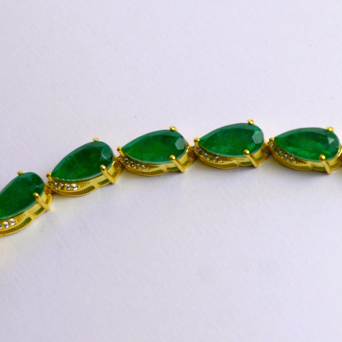 SIGNATURE TEARCUT BRACELET- EMERALD(G)