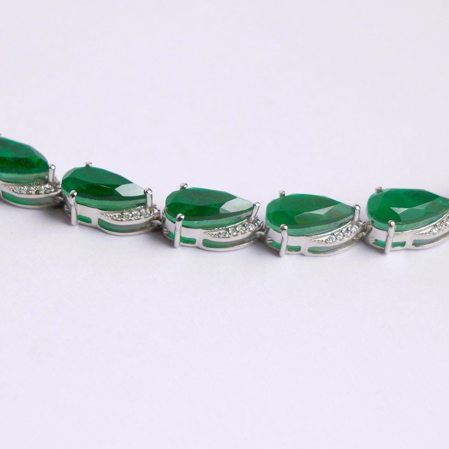 SIGNATURE TEARCUT BRACELET- EMERALD(S)