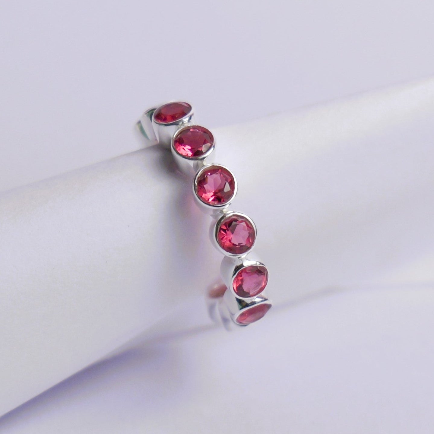 BEZEL RING ADJUSTABLE- RUBY(S)