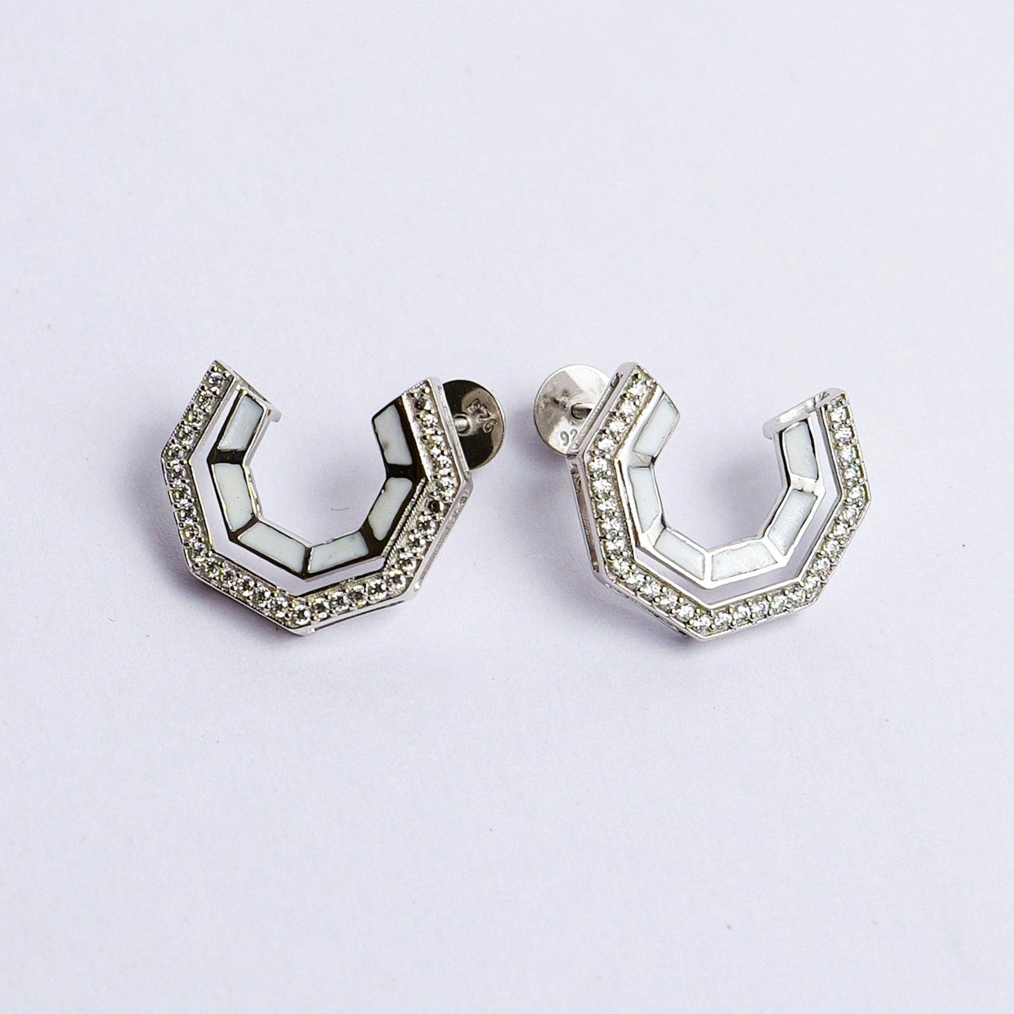 CUT EARRINGS- WHITE
