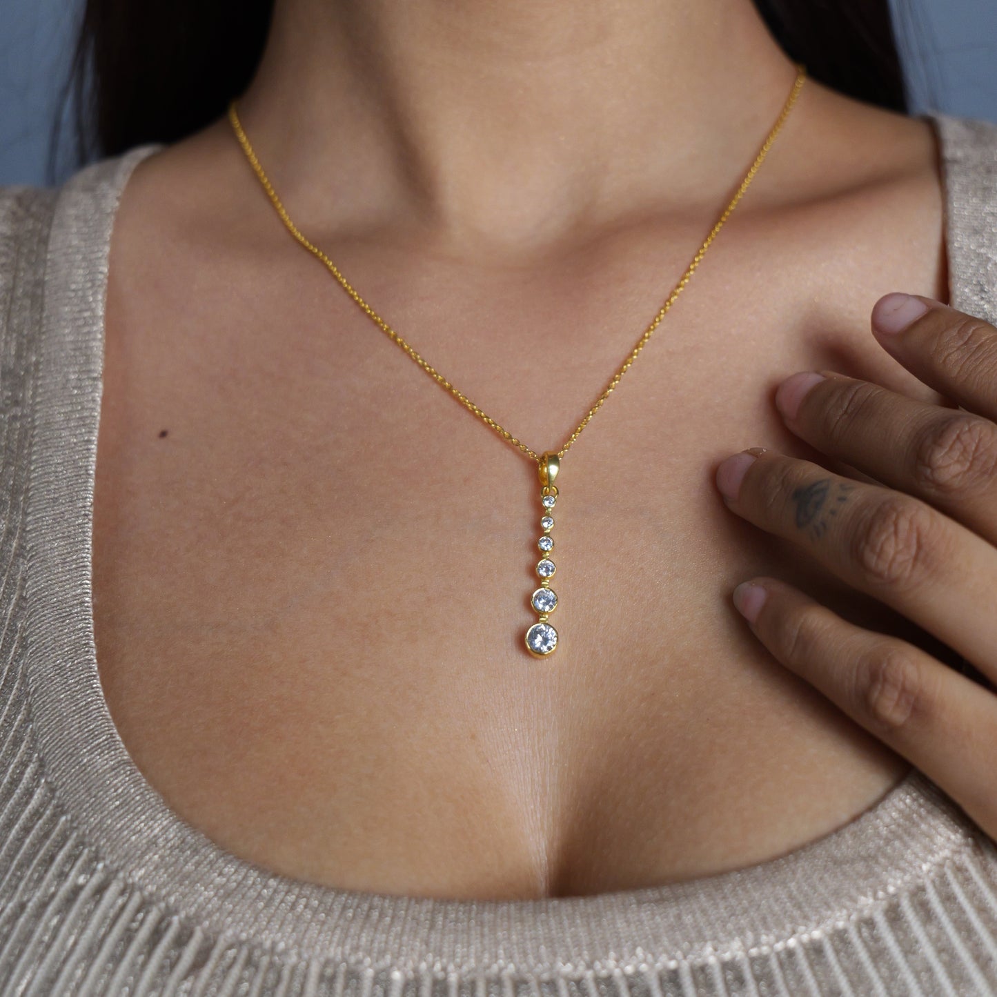 FALLING PENDANT- GOLD