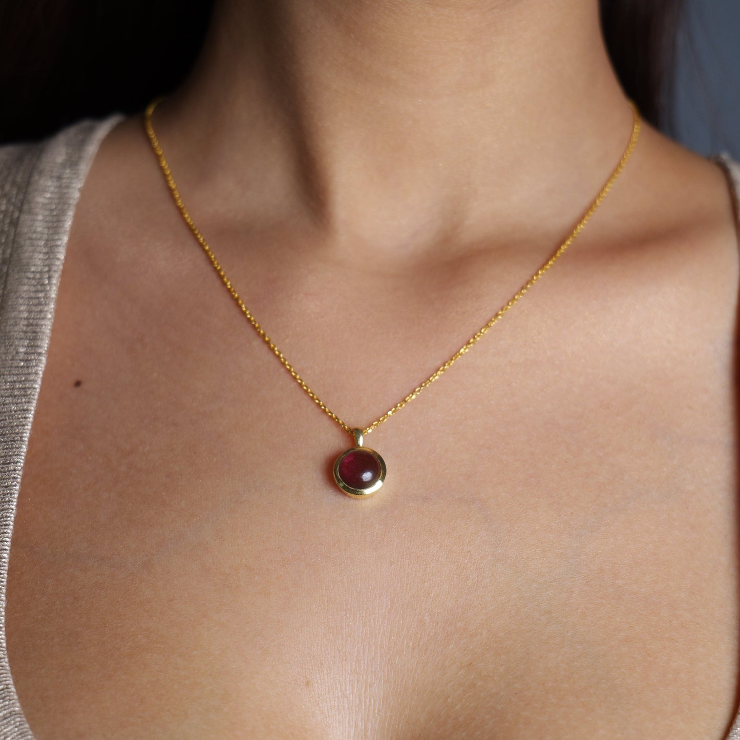 CLASSIC ORO PENDANT- RHODOLITE