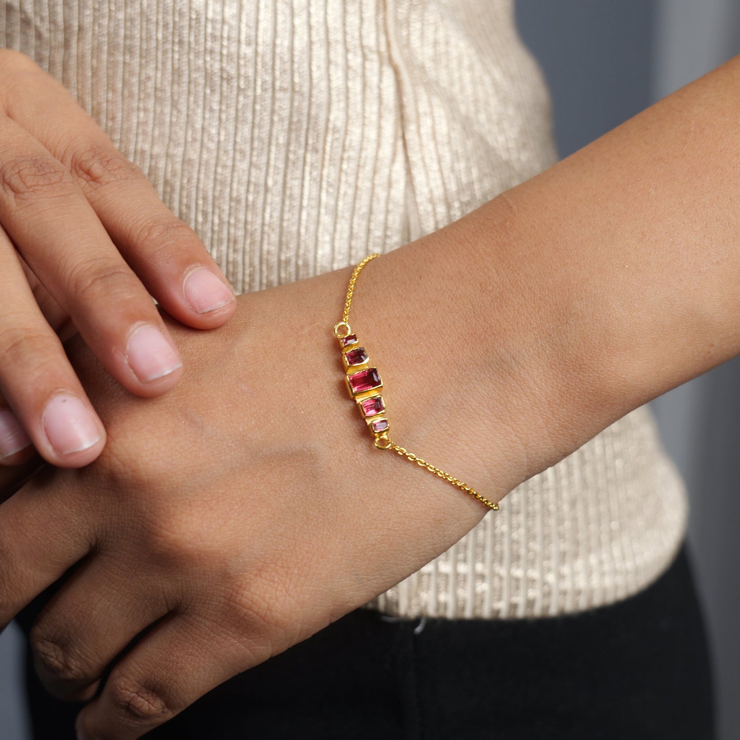 COLUMN BRACELET- RUBY(G)