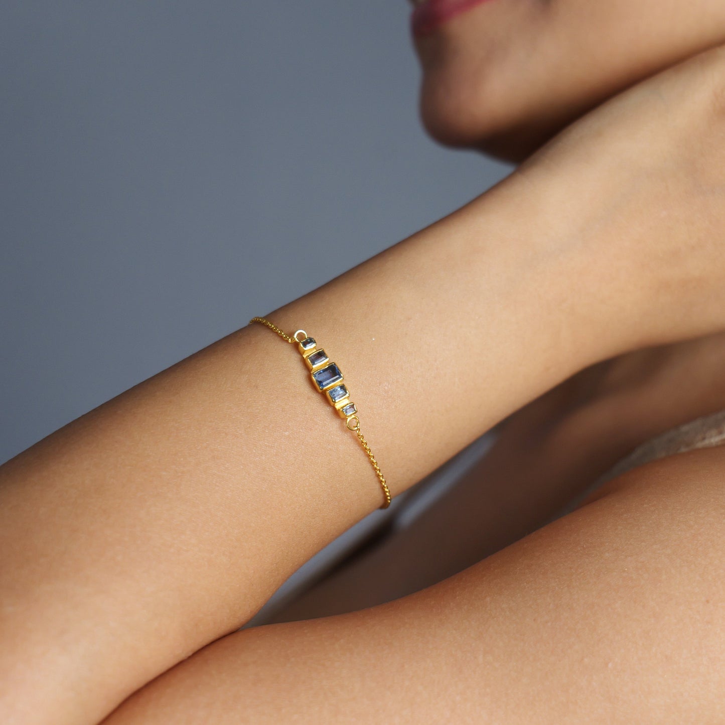 COLUMN BRACELET- TOPAZ(G)