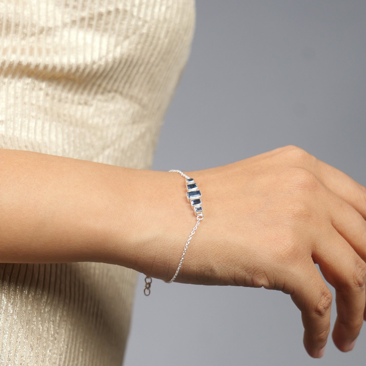COLUMN BRACELET- TOPAZ(S)