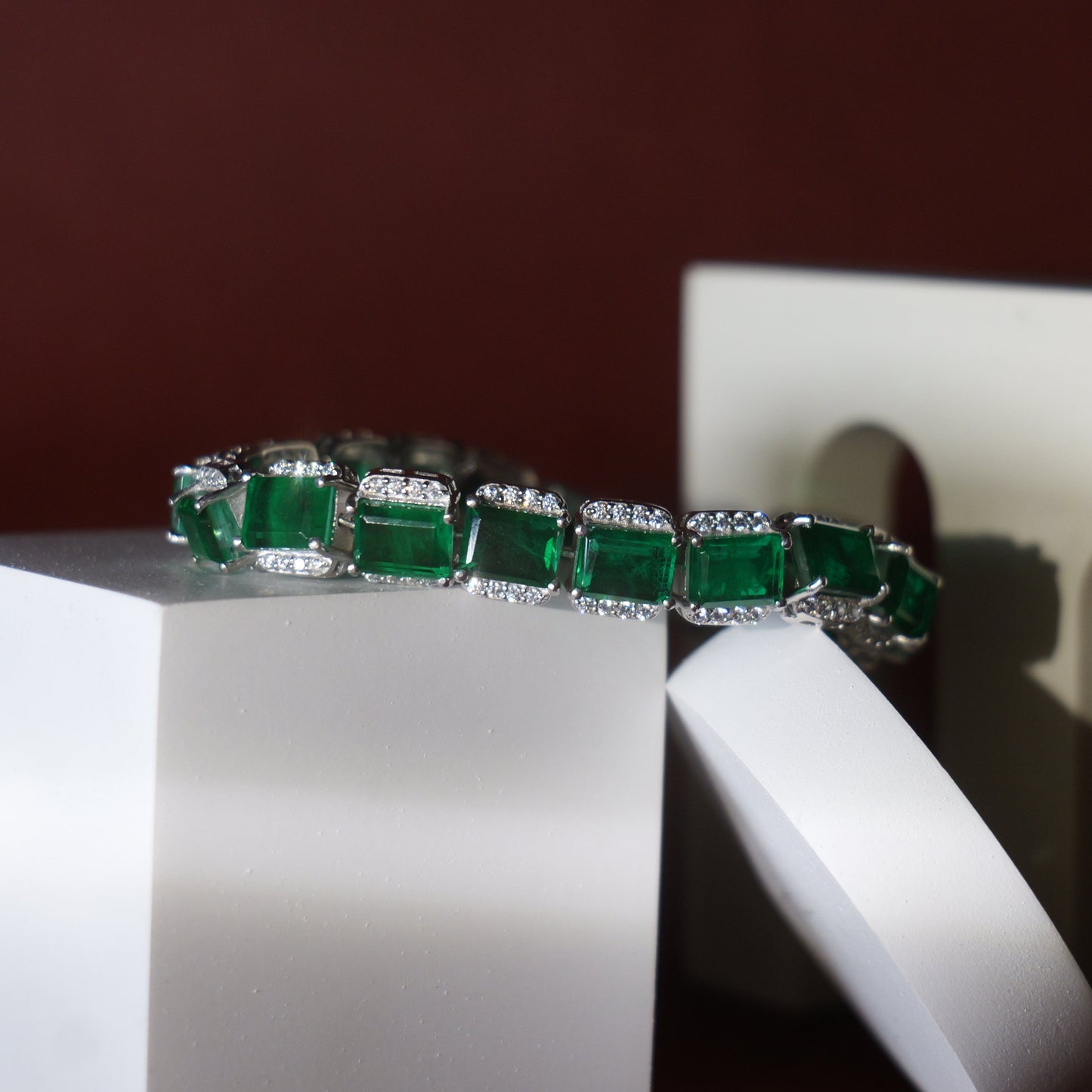 SIGNATURE TENNIS BRACELET- EMERALD