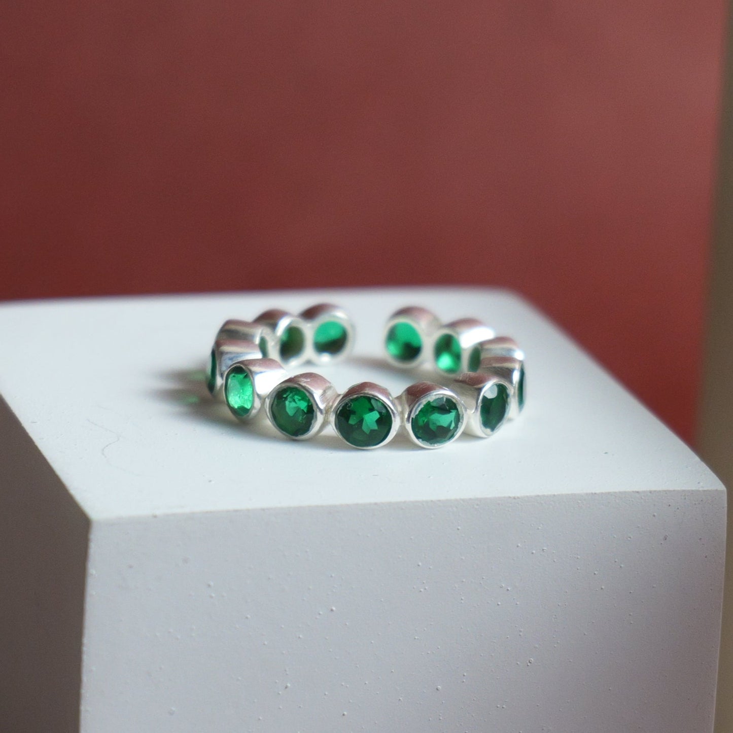 BEZEL RING ADJUSTABLE- EMERALD(S)