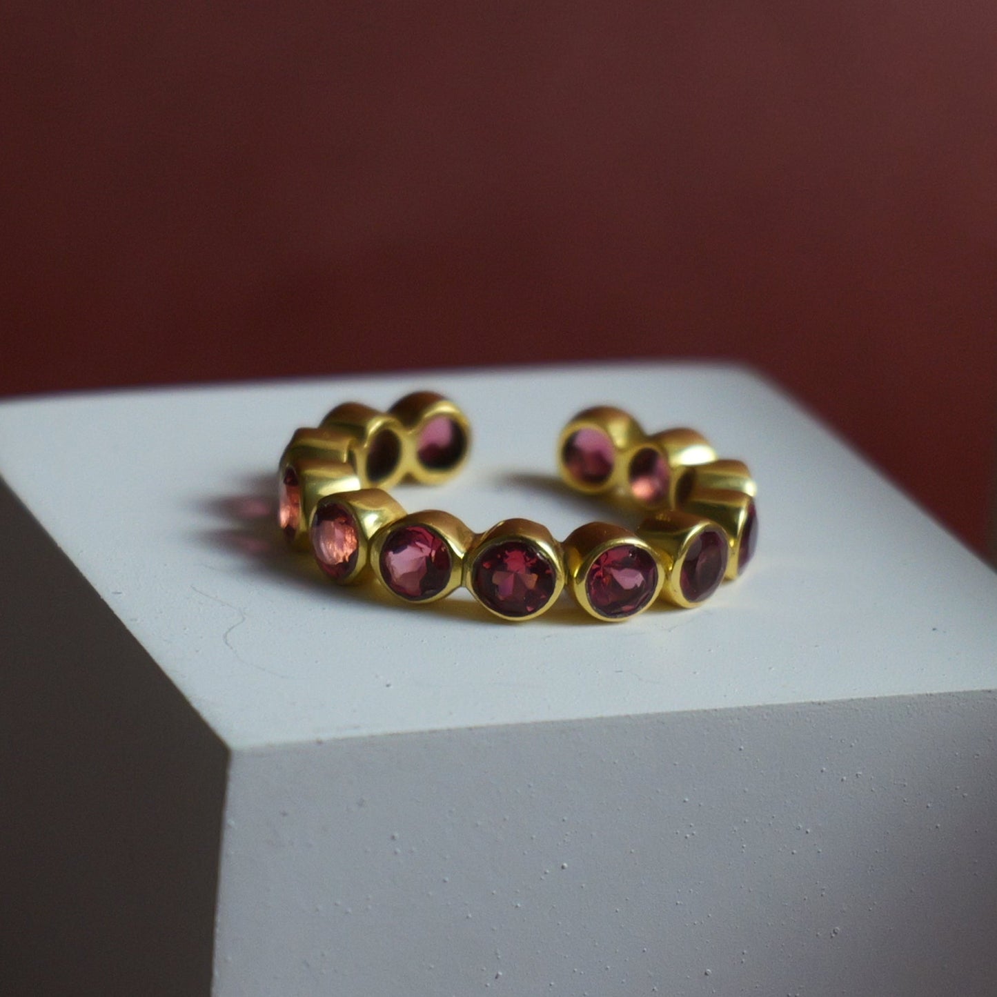 BEZEL RING ADJUSTABLE- RUBY(G)
