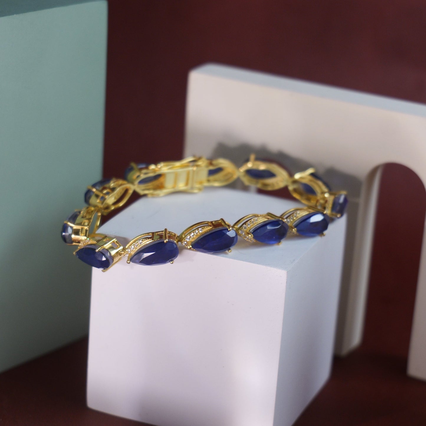 SIGNATURE TEARCUT BRACELET- TOPAZ(G)
