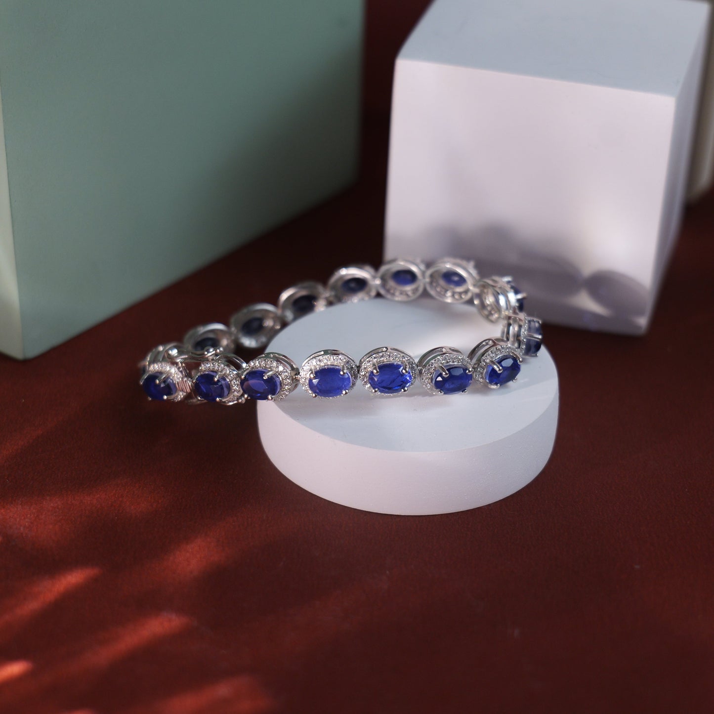 SIGNATURE OVAL BRACELET- TOPAZ(S)