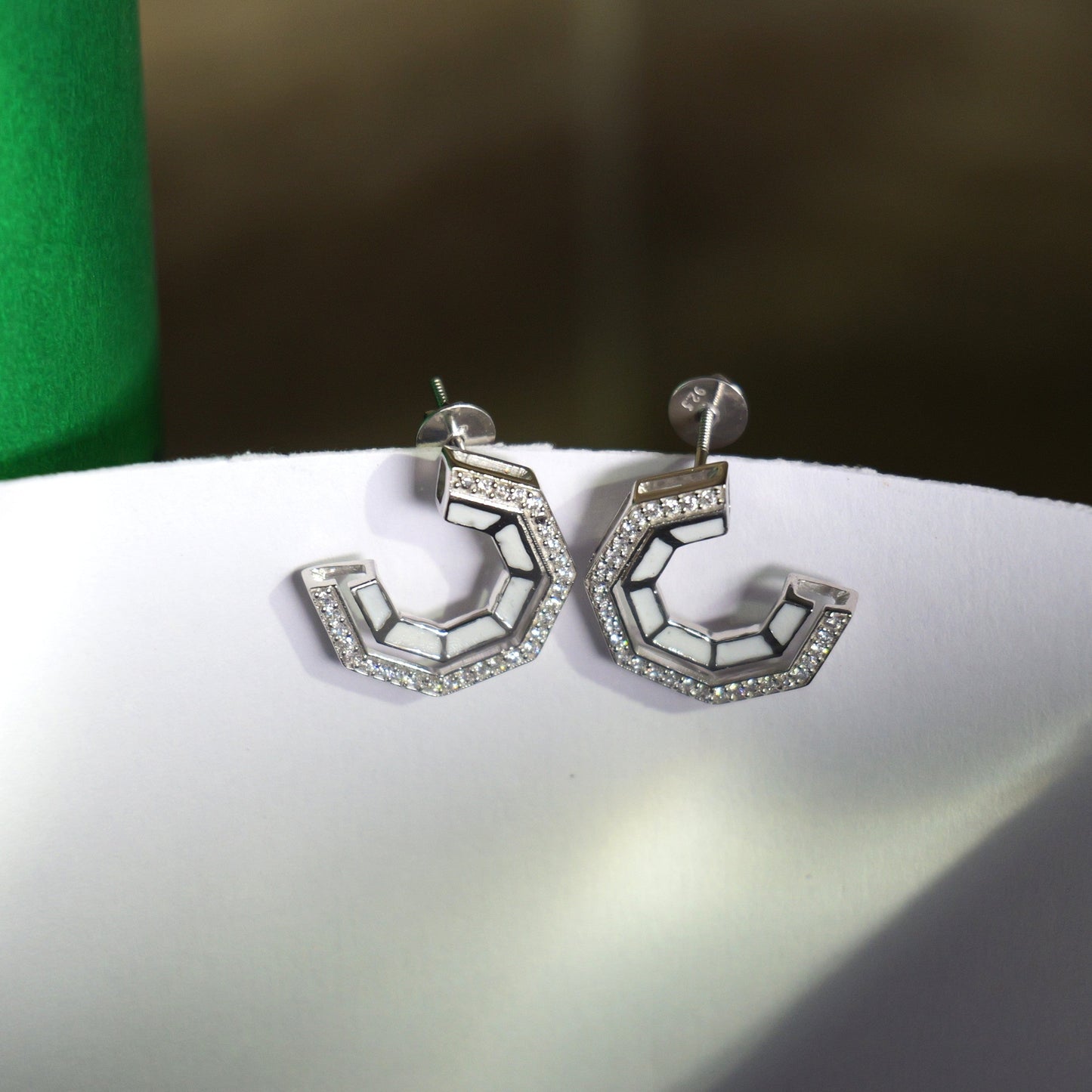 CUT EARRINGS- WHITE