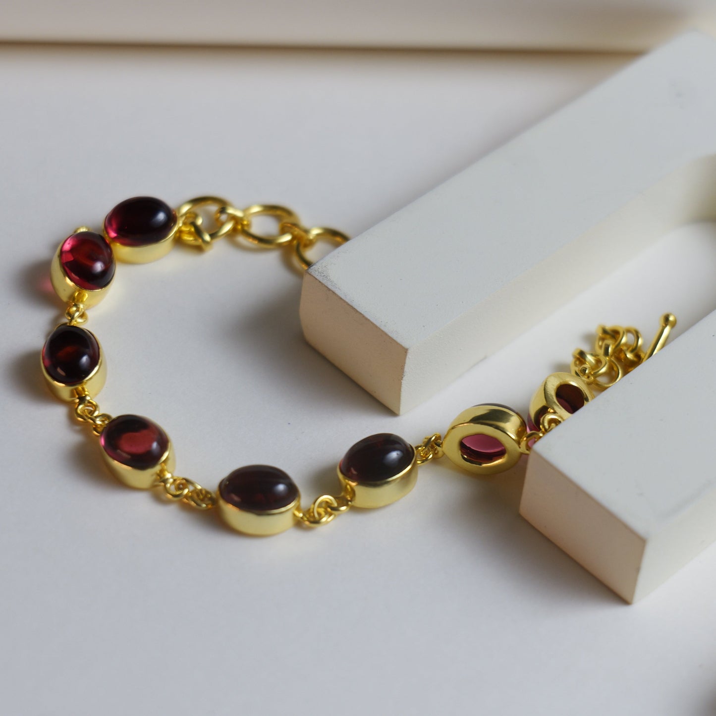 BEZEL BRACELET- RUBY(G)