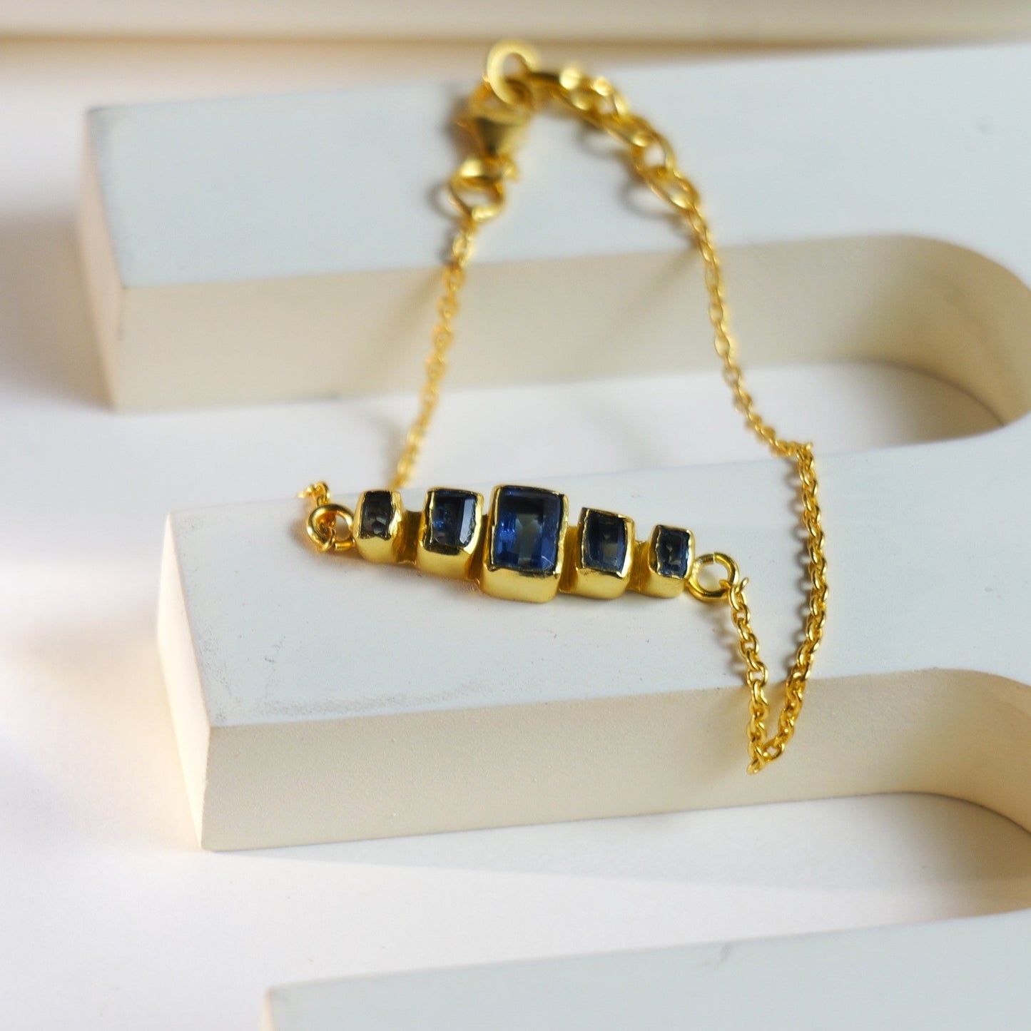 COLUMN BRACELET- TOPAZ(G)