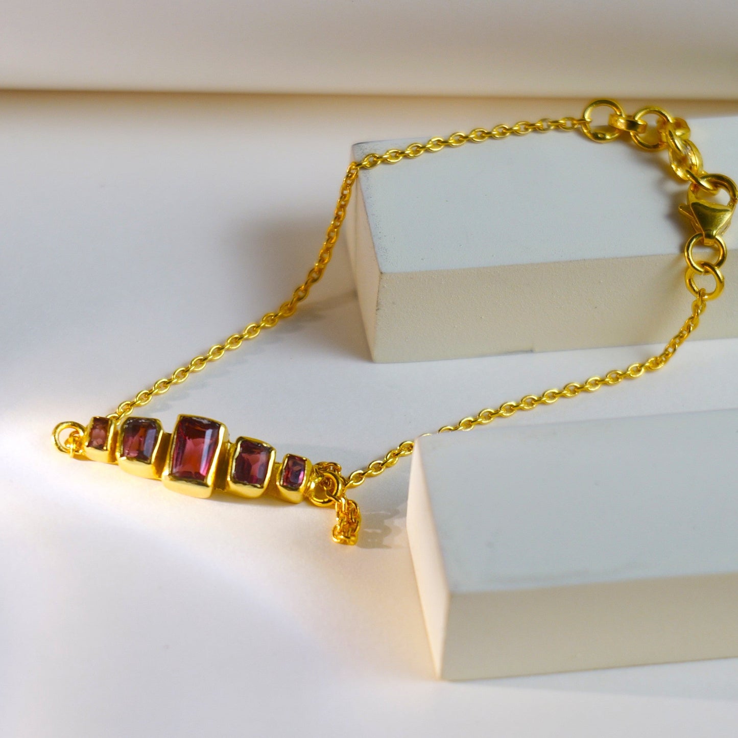 COLUMN BRACELET- RUBY(G)