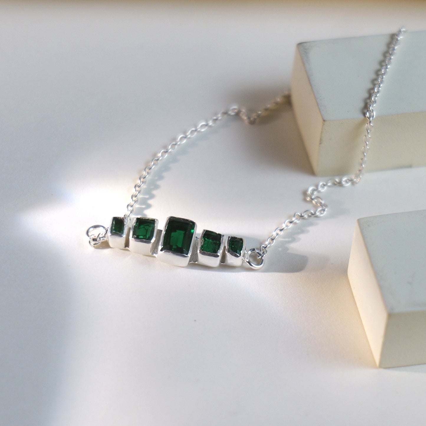 COLUMN BRACELET- EMERALD(S)
