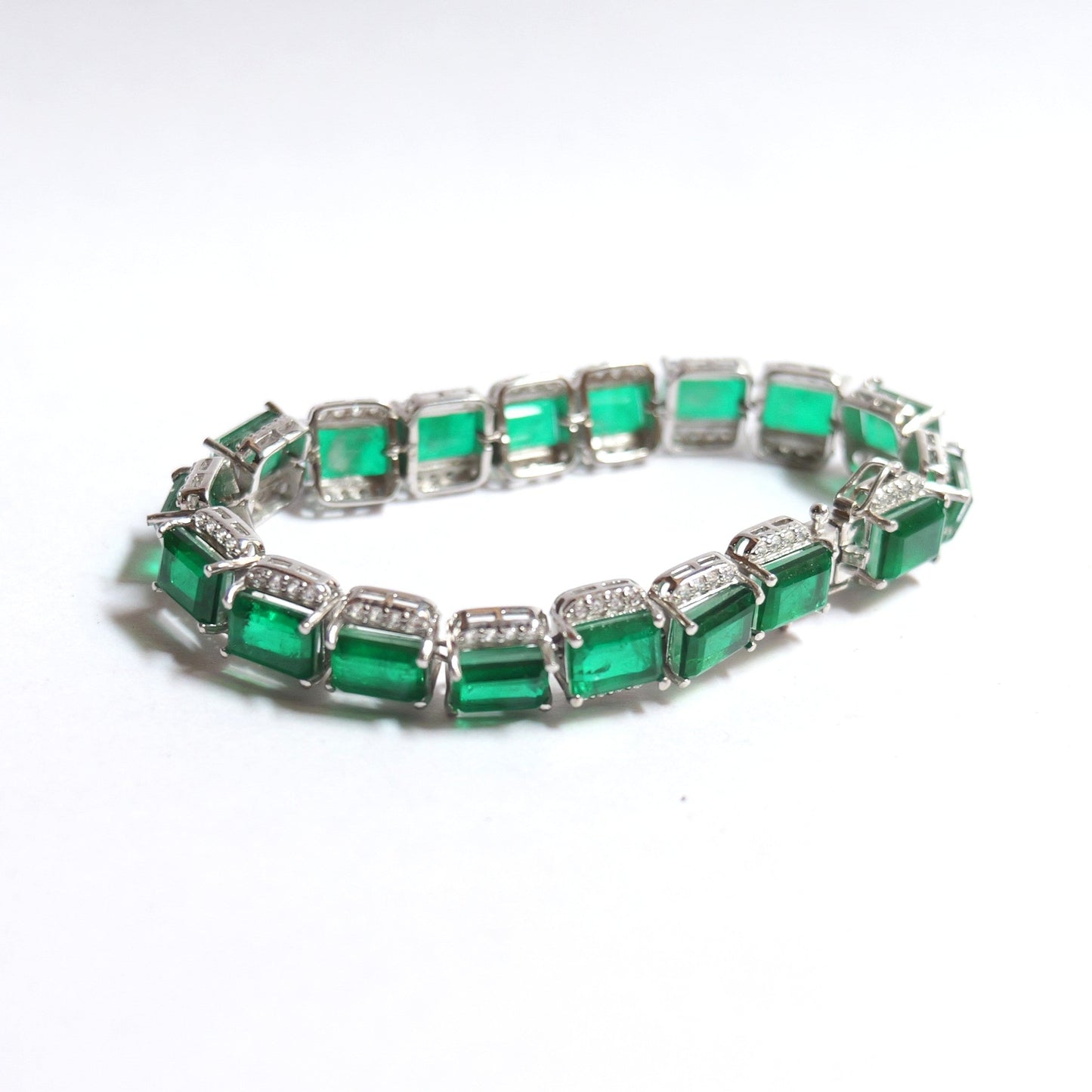 SIGNATURE TENNIS BRACELET- EMERALD