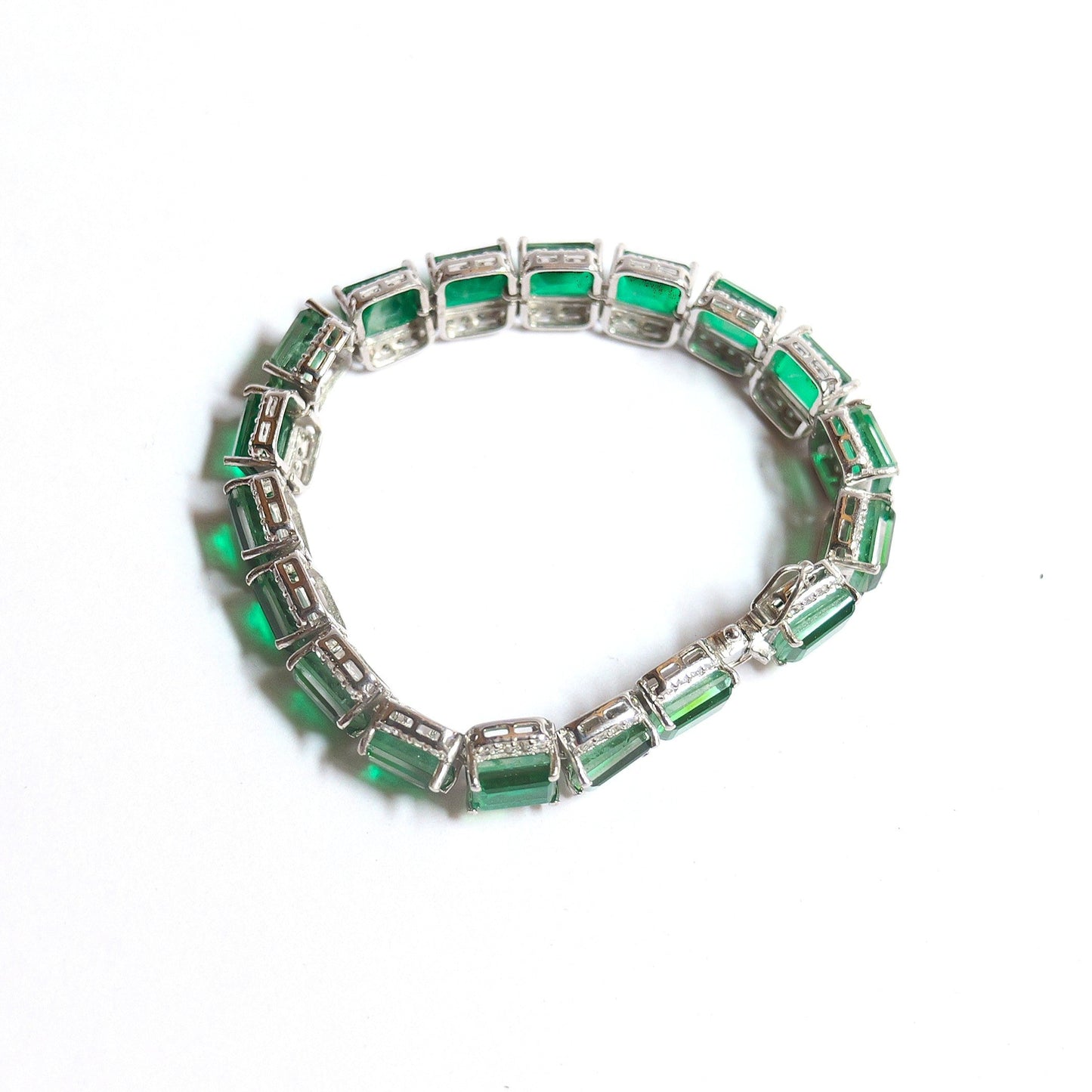 SIGNATURE TENNIS BRACELET- EMERALD