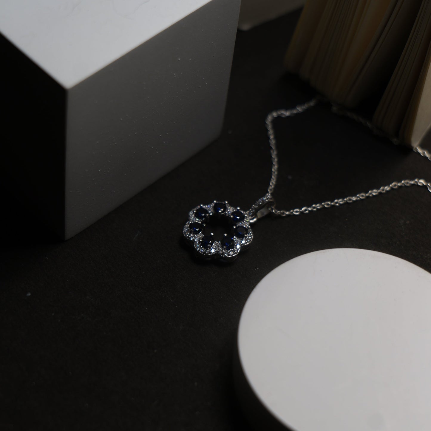 BLOOM PENDANT- TOPAZ