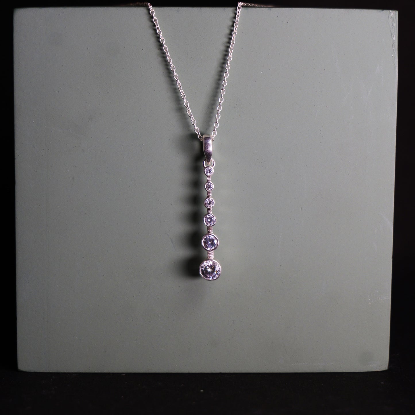 FALLING PENDANT- SILVER