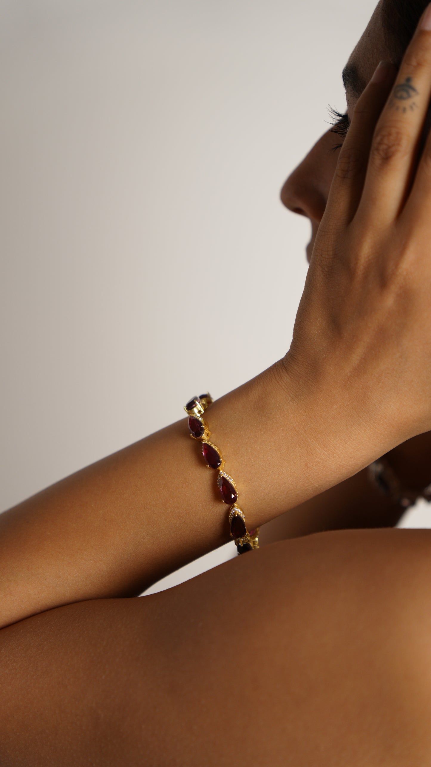 SIGNATURE TEARCUT BRACELET- RHODOLITE(G)