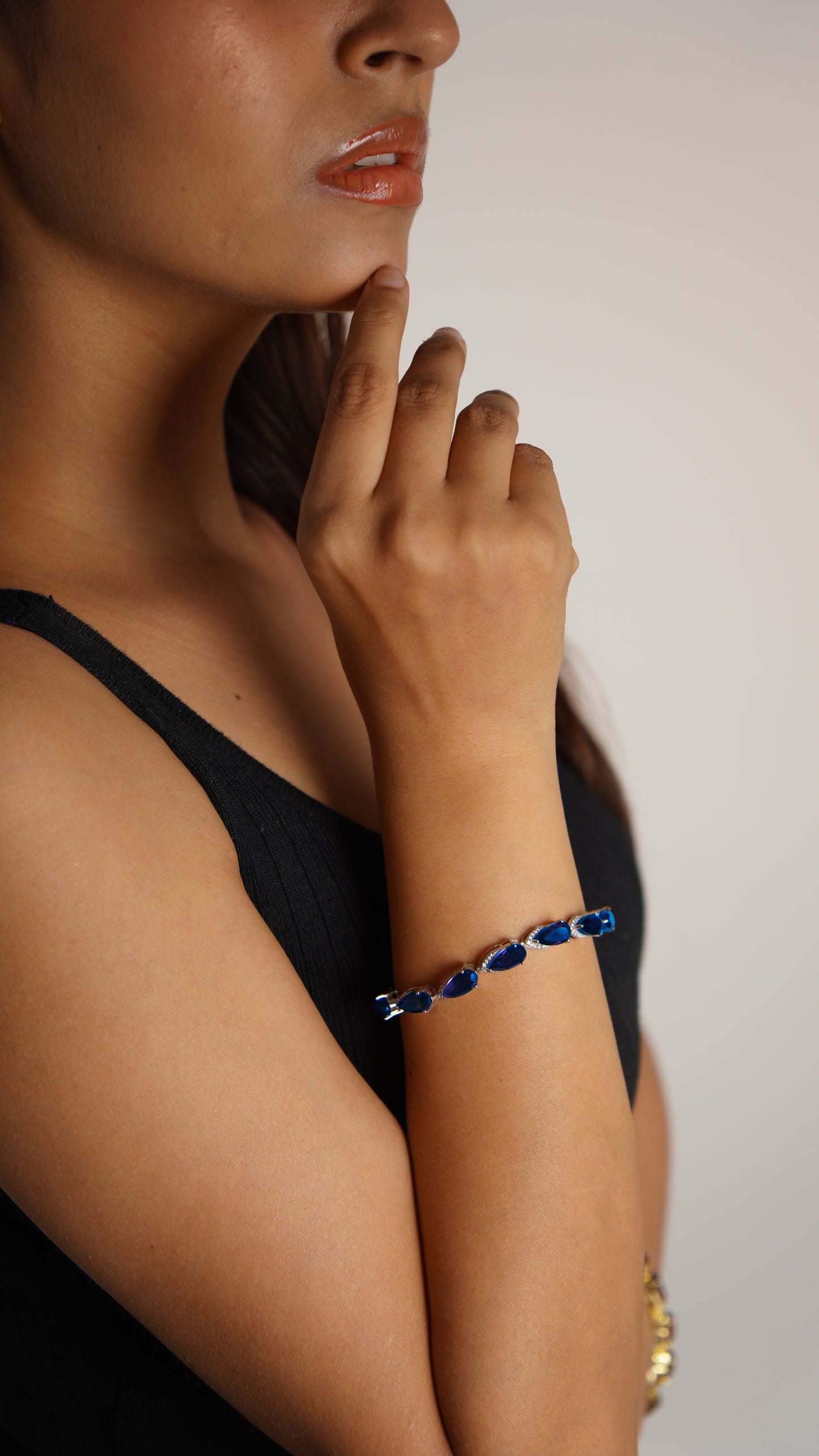 SIGNATURE TEARCUT BRACELET- TOPAZ(S)
