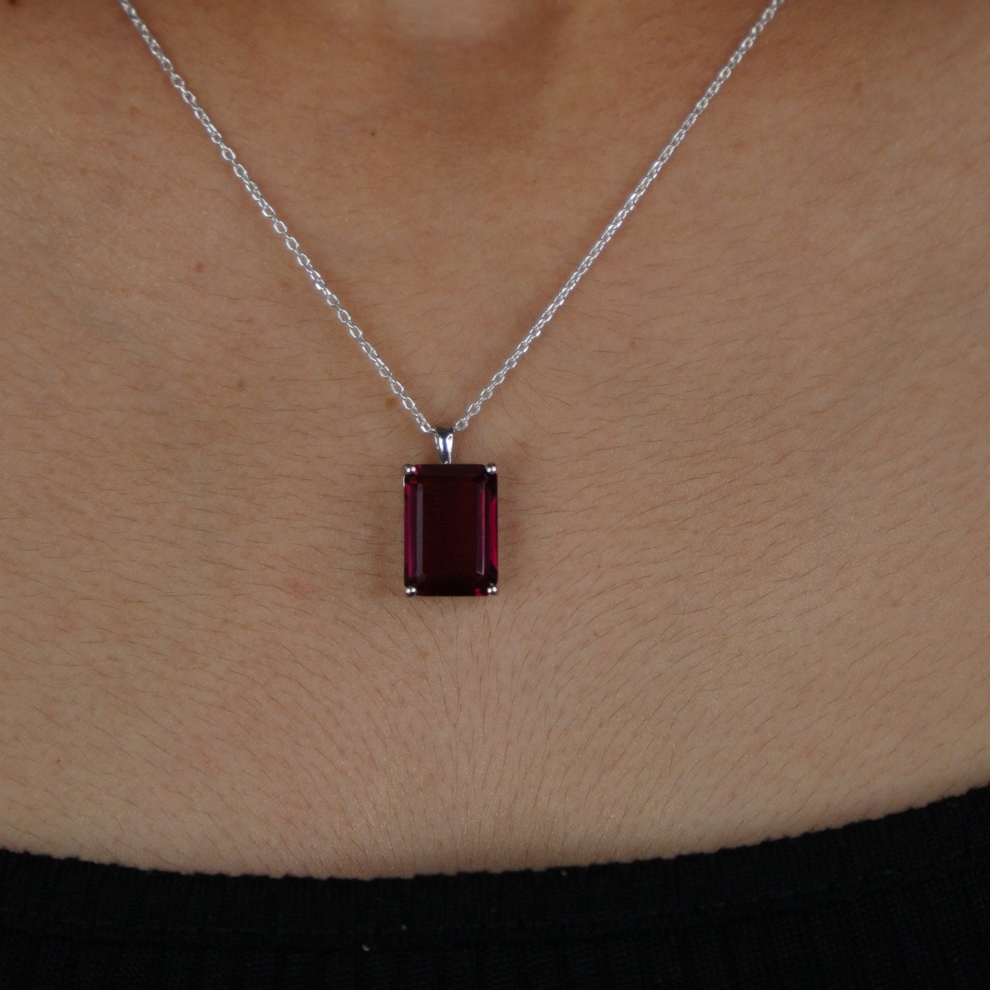 SOLO PENDANT - RHODOLITE(S)