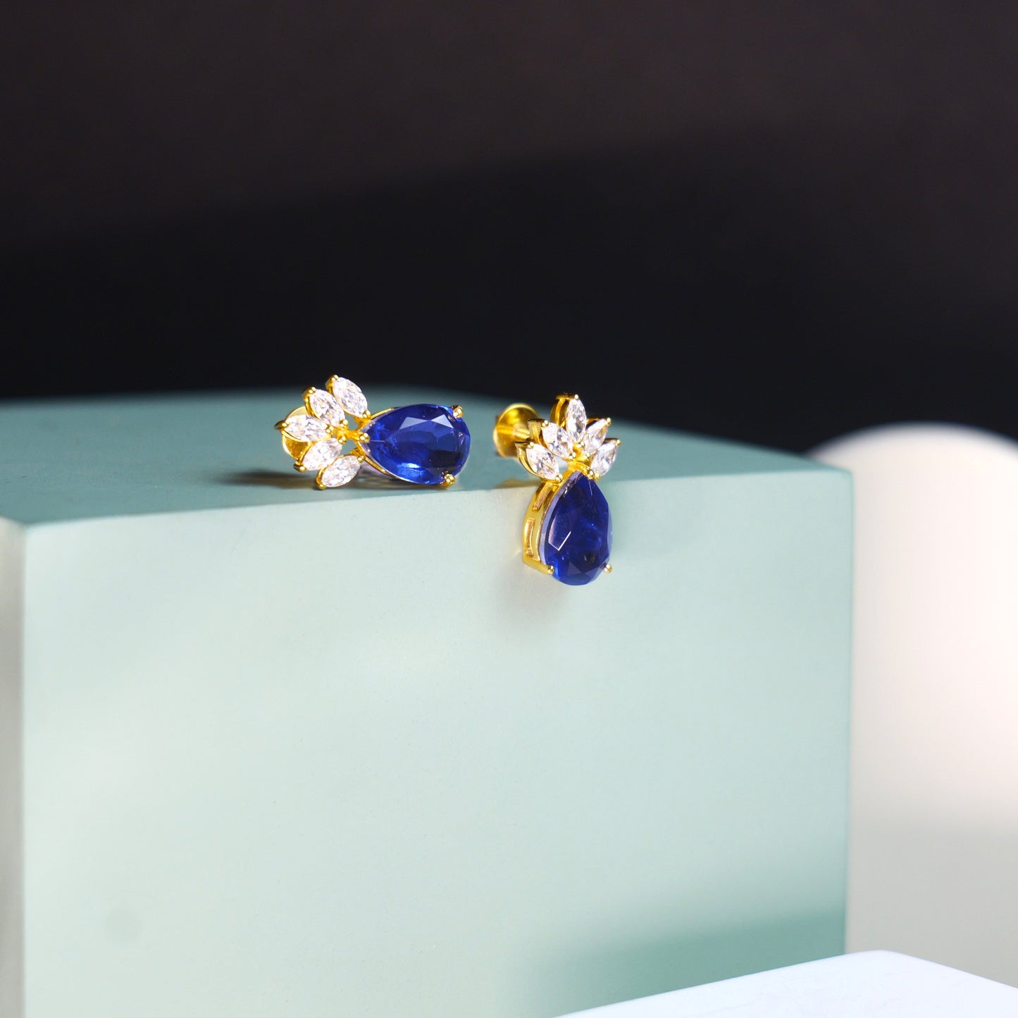SCARLET EARRINGS- TOPAZ(G)