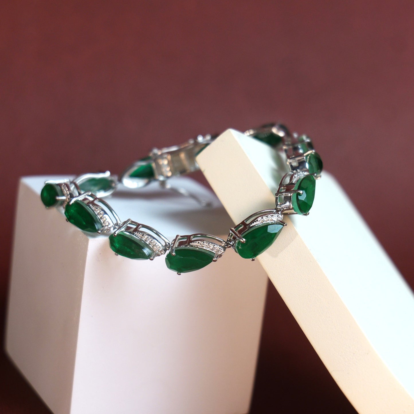 SIGNATURE TEARCUT BRACELET- EMERALD(S)