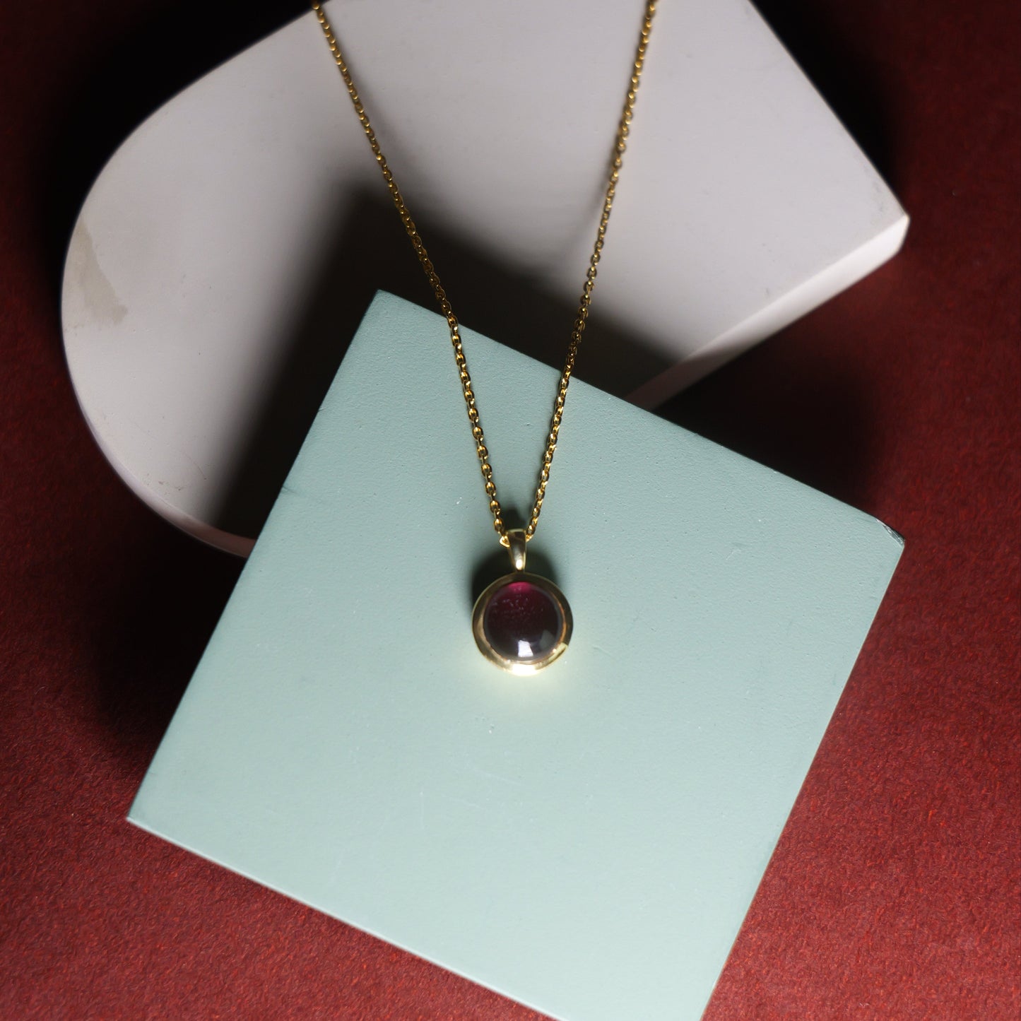 CLASSIC ORO PENDANT- RHODOLITE